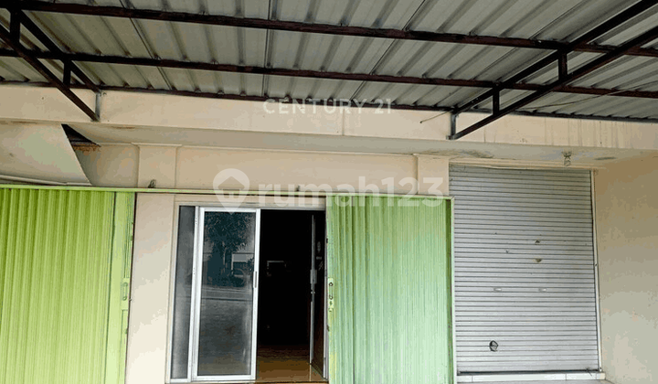 Shop House on Sambisari Street with a Spacious Pendopo, Only 1km to Solo Street Shop House on Sambisari Street with a Spacious Pendopo, Only 1km to Solo Street