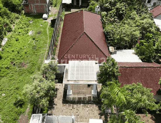 House with 960 M2 Land Area, Featuring a Garden and Fish Pond in Jombor, Sleman. 2