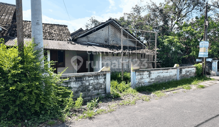 Tanah LT 310 M2 Bonus Bangunan Hoek Dekat TK Tunas Harapan Jambon