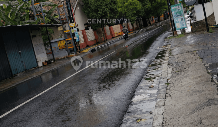 3-Story Shophouse in Central Jogja Near Malioboro, Suitable for Office Use 2