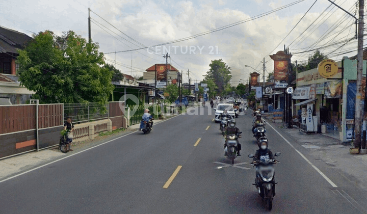 Roadside Shophouse in Bantul, 450 M from Niten Market for Business
