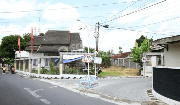 Land Area 500 M² with 20m Frontage, Only 200 Meters from Magelang Road.