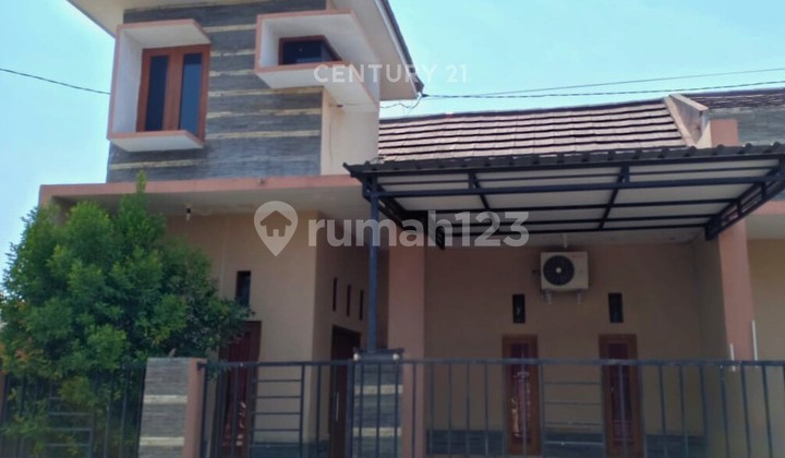 2-story House in the Housing Area, Only 1km to Surakarta Health Polytechnic