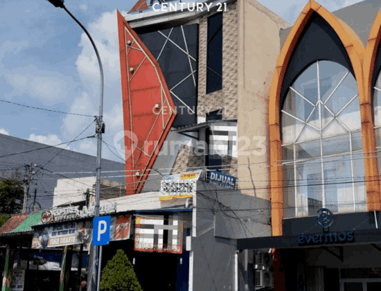 3-Story Shop House 270 M2 Land Area on Jl Prof Yohanes, 200 M from UGM