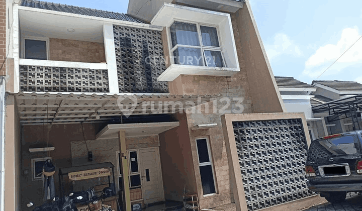 2-Story House in Kirana Garden Residence, Suitable for Living 2-Story House in Kirana Garden Residence, Suitable for Living