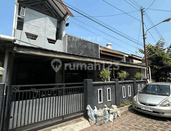 Rumah 2 Lantai dengan Halaman Belakang di Mergangsan