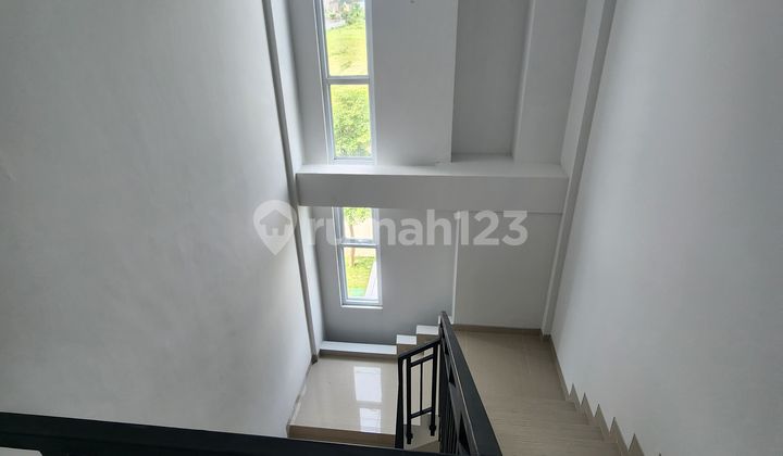 Good, spacious, and secure warehouse with 24-hour security.