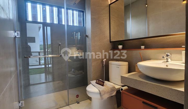 Rumah Mewah 3 Lantai untuk Pasangan Muda Rumah Mewah 3 Lantai untuk Pasangan Muda