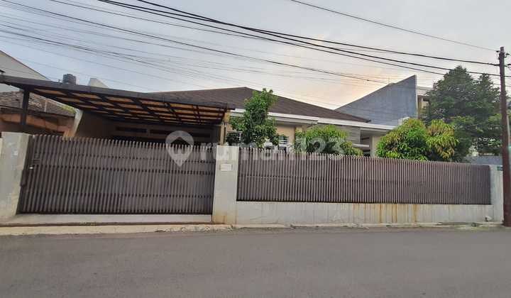 Luas dan Strategis Rumah di Kompleks Elang Garuda Bandung