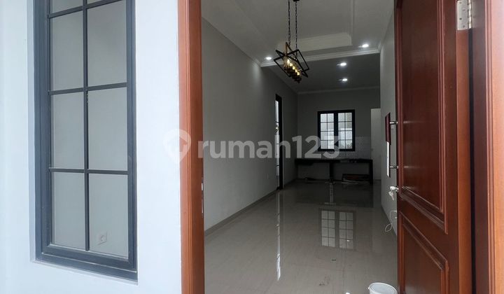 Rumah  mewah 2 lantai strategis siap huni akses toll di Jatiwarna 2