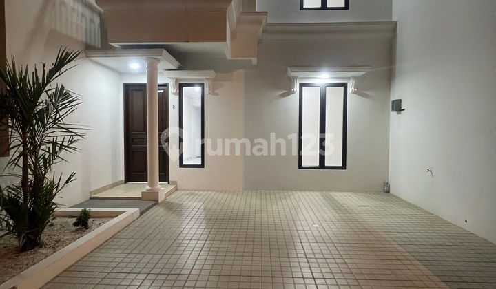 Classic Modern Cluster House Near LRT Access and Jatibening Toll Road 2