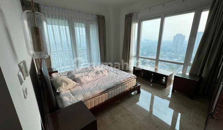 Senayan Residences Private lift, 305 sqm 4BR, 3 Car Parking Fully Furnished
