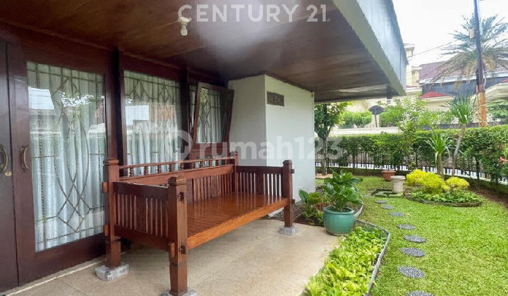 Rumah 1 Lantai Hook Terawat Radio Dalam Hadap Timur dan Utara