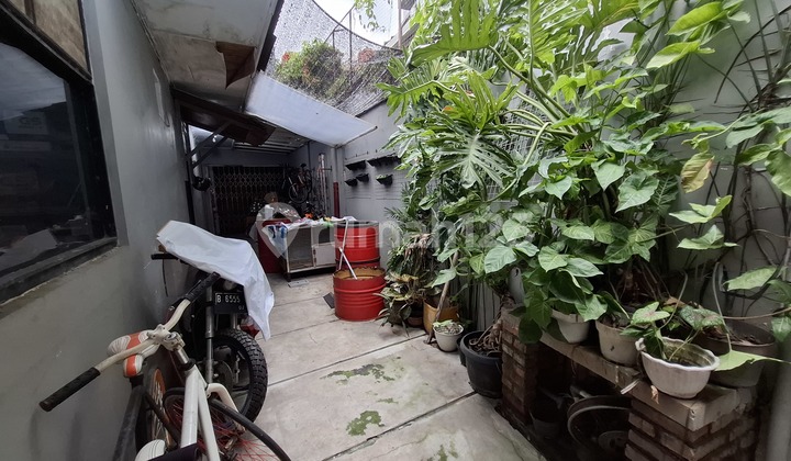 Dijual Rumah dan tempat usaha  di Salemba Paseban  Jakarta Pusat  2