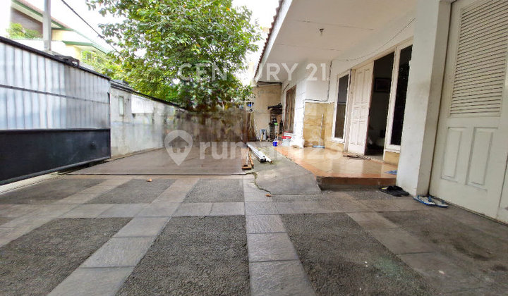 Limited, 2 Houses 1 Land Plot for Sale in Melawai Area, 2-Way Access