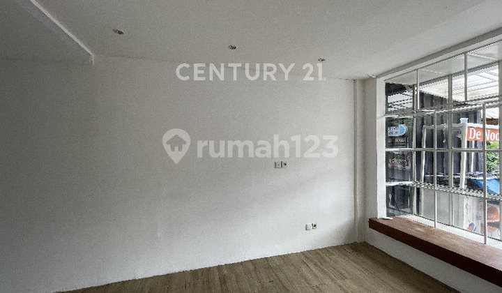 Padel Spot! 3-Story Ready-to-Use Shop House for Rent in Premium Kemang Location