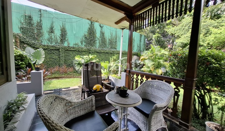 Dijual  Rumah dengan Taman Luas di Menteng Jakarta Pusat  2