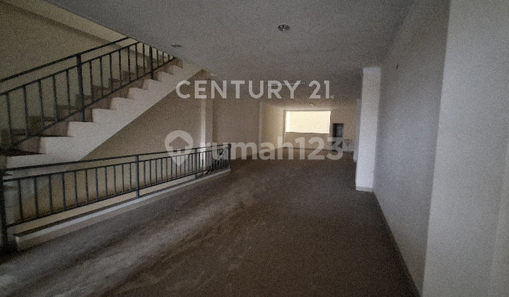 Strategic 3-Story Shophouse in Taman Sari Commercial Area, West Jakarta 2