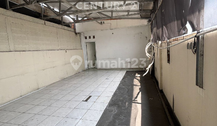4-Storey Shop House Business Potential in Strategic Tebet Area, South Jakarta 2