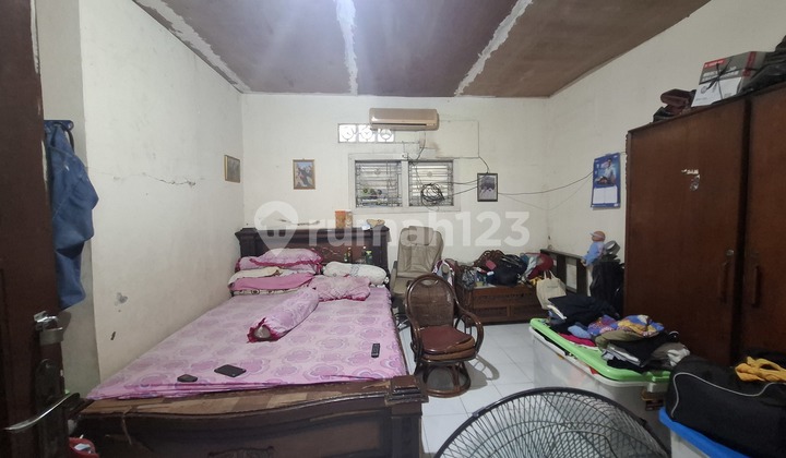 Dijual Rumah Tua Hitung Tanah di Daerah Strategis Matraman Jakti 2