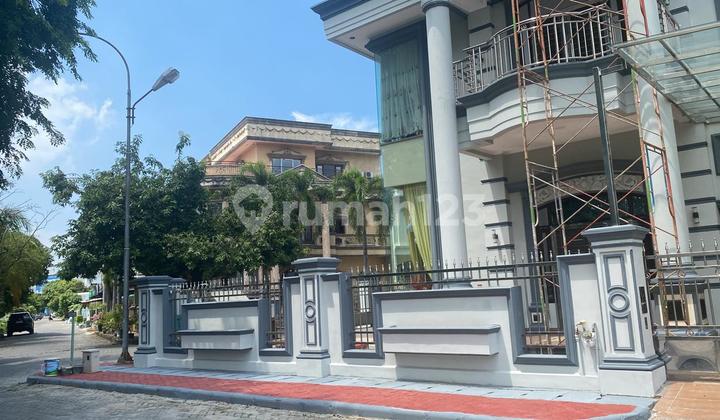 Luxury and Elite House Hook Position 450m2 Wide In Cemara Asri Medan 2