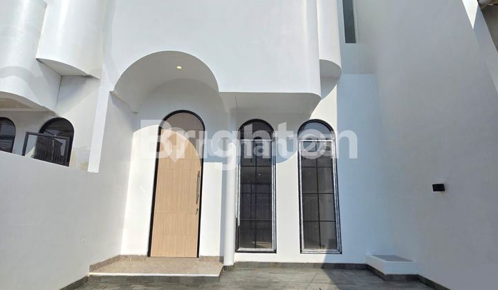 JARANG ADA..DIJUAL RUMAH LITTLE SANTORINI DI CITRA 2 JAKBAR