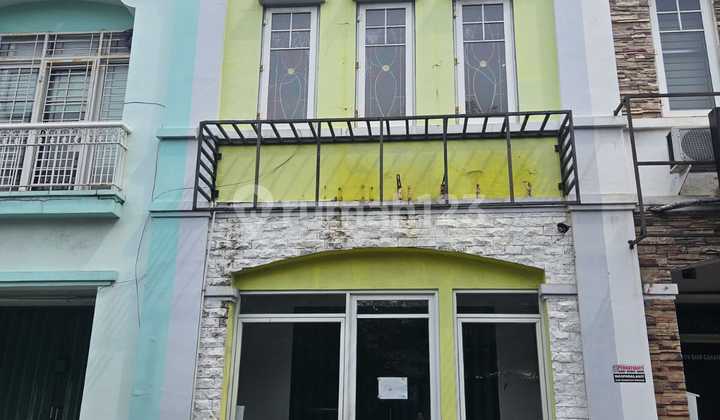 Strategic Location of a Ready-to-Use 2-Story Shophouse in Banjar Wijaya 2