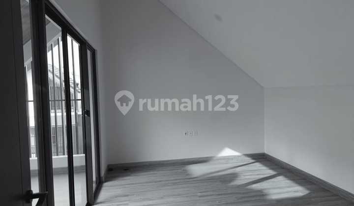 3-Story Attic Cluster Leonora Gading Serpong Ready-to-Occupy House