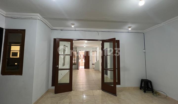 Ready to Occupy 2-Story House Near Lippo Karawaci Campus