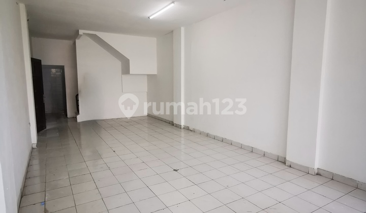 2-Story Shop House in Strategic Location, Beside Boulevard Modernland Road 2