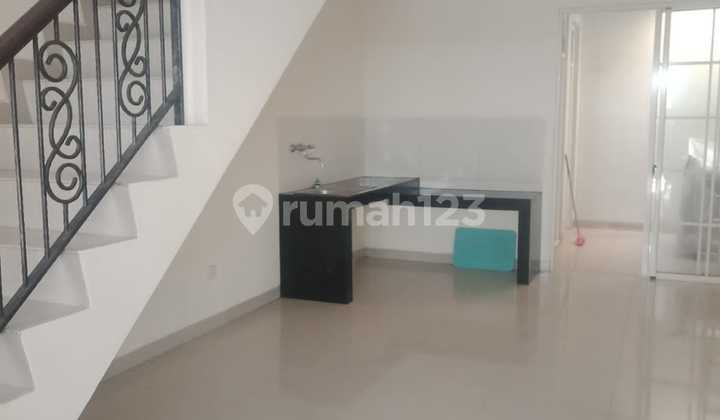 Disewakan Rumah West Europe Green Lake City Siap Huni Rumah di Cluster West Europe Perumahan Green Lake City, Green Lake City Cluster West Europe Residence No. 33, Duri Kosambi, Cengkareng, Kota Jakarta Barat, DKI Jakarta, Indonesia, 11750, Green Lake Cit 1