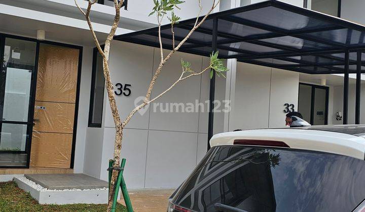 Rumah SHM 2 Lantai Lokasi Strategis di Uptown Estate Lippo Cikarang, Bekasi 2