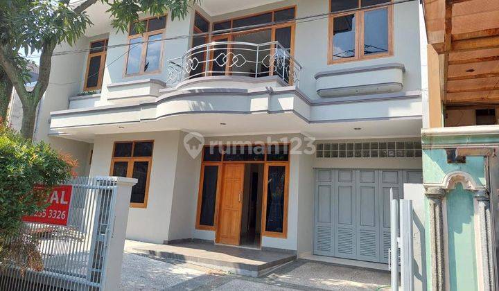 Rumah 2 Lantai Bagus SHM di Komplek Batumas, Bandung 1