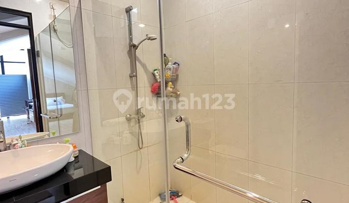 For Sale Beautiful Green Pondo House 2