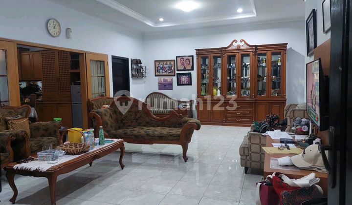 Dijual Rumah Klasik Sayap Buah Batu Suryalaya