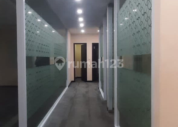 Gedung Dekat Area Scbd di Kebayoran Baru, Jakarta Selatan