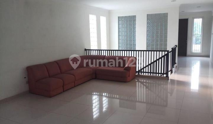 Disewakan Rumah besar 2,5Lantai 15x20m Di Komplek Billy Moon 2