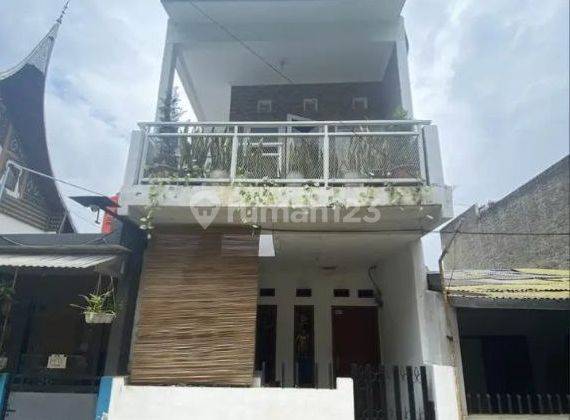 Rumah 3 Lantai Bagus di Sadang Serang, Bandung 1