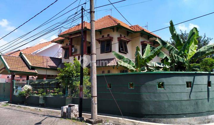 DIJUAL RUMAH HOOK DI NGINDEN INTAN UTARA 1