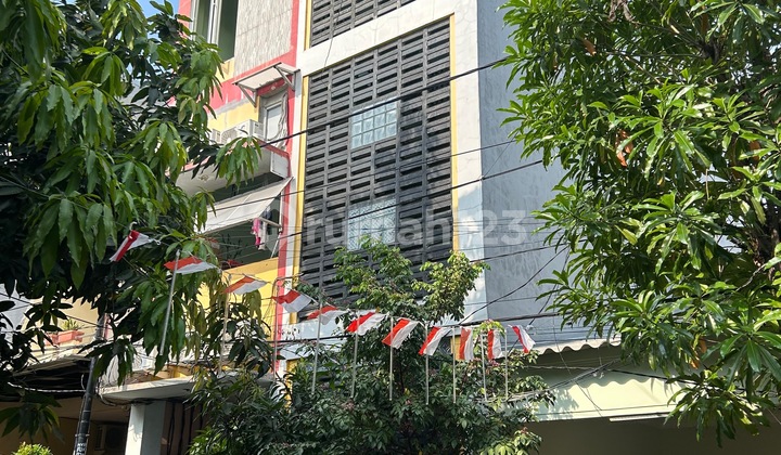 FOR SALE ACTIVE & STRATEGIC BOARDING HOUSE IN SEMOLOWARU INDAH 2