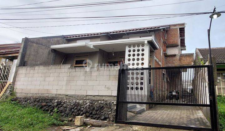 Dijual Rumah Minimalis Modern 3 Lantai Dan Rooftop Kedungkandang Malang 1