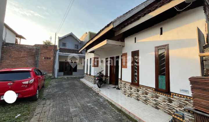 FOR SALE HOUSE ON MOCH RASYID STREET, MULYOREJO, SUKUN, MALANG 2