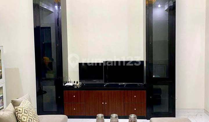 DI JUAL RUMAH ARAYA 3 LANTAI ROOFTOP FULL FURNISH MURAH 2