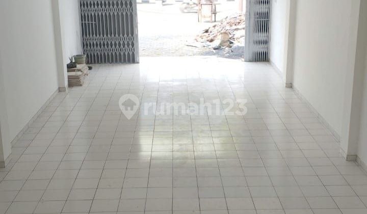 FOR SALE 2-STORY SHOPHOUSE IN A STRATEGIC AREA ON JL.RAYA A.YANI. MALANG CITY 2