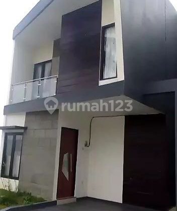 DIJUAL RUMAH VILLA DENGAN KOLAM RENANG DI DAU MALANG .