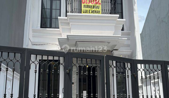 Rumah Baru Siap Huni Bergaya Classic Jagakarsa Jakarta Selatan 1