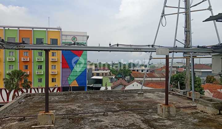 Strategic 3.5-story shop house on main road Pinang Ranti, East Jakarta 2