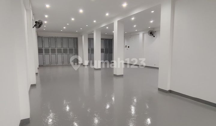 Three-story linked shophouse ready for use, strategic location in Jatibening, Bekasi. 2