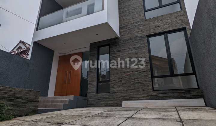 Rumah 2 lantai siap huni di perum griya bintara indah bekasi