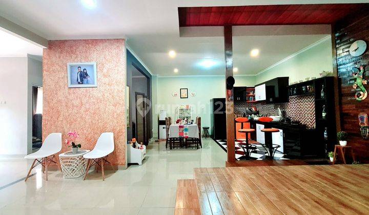 ruang makan rumah 2 lantai bagus kokoh